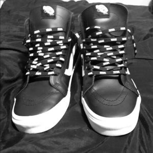 Black leather Vans hi old schools